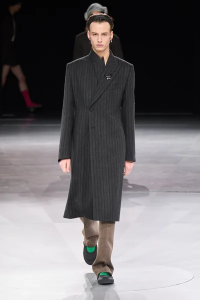 Look 3